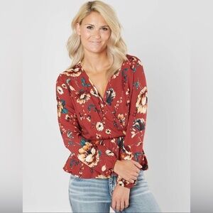 NWOT 𝑫𝒂𝒚𝒕𝒓𝒊𝒑 𝐹𝑙𝑜𝑟𝑎𝑙 𝑆𝑢𝑟𝑝𝑙𝑖𝑐𝑒 𝑇𝑜𝑝